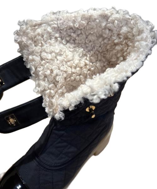 CHANEL（シャネル）CHANEL (シャネル) ココマークマトラッセショートブーツ ブラック サイズ:37 1/2の古着・服飾アイテム