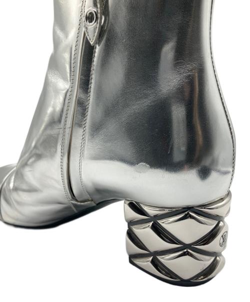 LOUIS VUITTON（ルイ ヴィトン）LOUIS VUITTON (ルイ ヴィトン) Side zip metal short boots　サイドジップメタルショートブーツ シルバー サイズ:381/2の古着・服飾アイテム