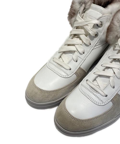 CHANEL（シャネル）CHANEL (シャネル) ミンクファースニーカー G26635 ホワイト×グレー サイズ:37の古着・服飾アイテム