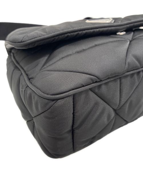 PRADA（プラダ）PRADA (プラダ) パデッドRe-Nylonショルダーバッグ ブラックの古着・服飾アイテム