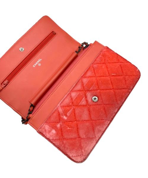 CHANEL（シャネル）CHANEL (シャネル) ベロアマトラッセチェーンウォレット レッドの古着・服飾アイテム
