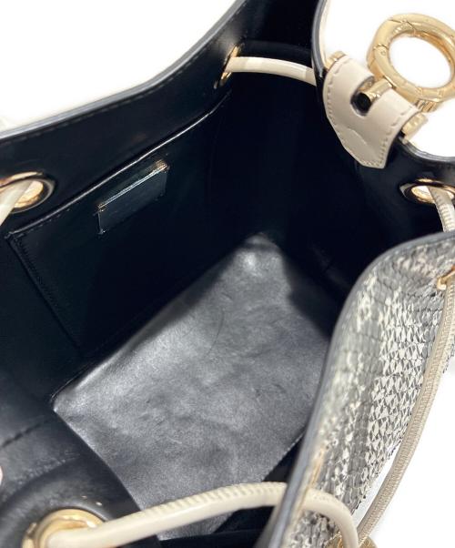 BVLGARI（ブルガリ）BVLGARI (ブルガリ) パイソンバケットショルダーバッグ ライトグレーの古着・服飾アイテム