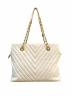 CHANEL (シャネル) シェブロン / チェーントートバッグ アイボリー×ゴールド金具：200000円