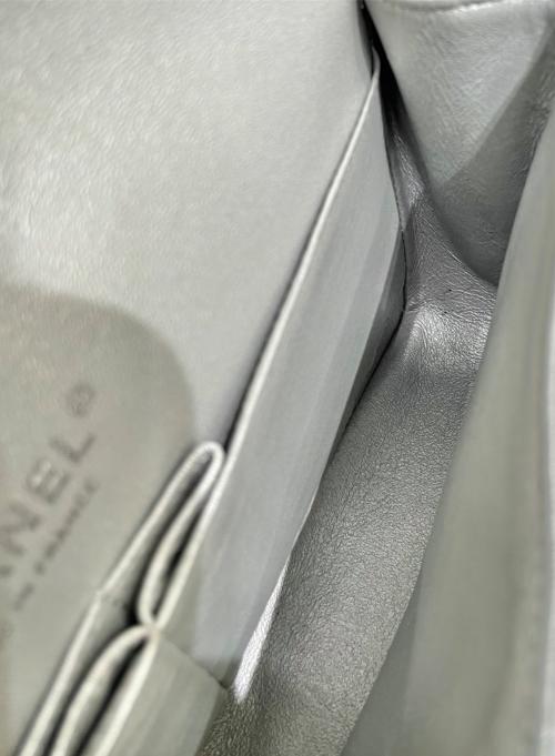 CHANEL（シャネル）CHANEL (シャネル) シェブロン 25 シルバー×シルバー金具 サイズ:-の古着・服飾アイテム