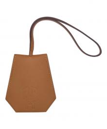 HERMES（エルメス）の古着「2024イヤーズギフトレザーキークロシェット」｜キャメル