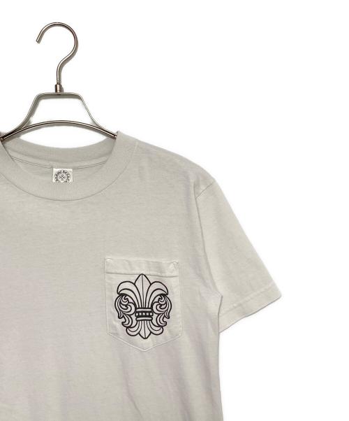 CHROME HEARTS（クロムハーツ）CHROME HEARTS (クロムハーツ) BSフレアポケットアーチロゴプリントTシャツ ホワイト サイズ:Sの古着・服飾アイテム