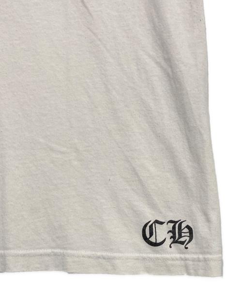 CHROME HEARTS（クロムハーツ）CHROME HEARTS (クロムハーツ) BSフレアポケットアーチロゴプリントTシャツ ホワイト サイズ:Sの古着・服飾アイテム