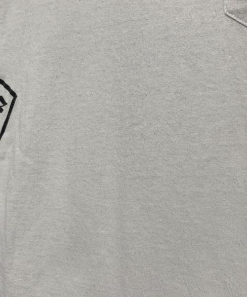CHROME HEARTS（クロムハーツ）CHROME HEARTS (クロムハーツ) BSフレアポケットアーチロゴプリントTシャツ ホワイト サイズ:Sの古着・服飾アイテム