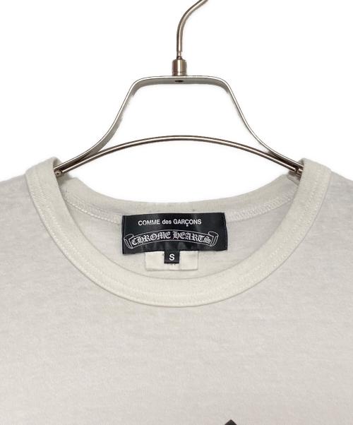 CHROME HEARTS（クロムハーツ）CHROME HEARTS (クロムハーツ) COMME des GARCONS (コムデギャルソン) 半袖カットソー ホワイト サイズ:Sの古着・服飾アイテム