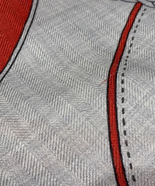 HERMES（エルメス）HERMES (エルメス) カレジェアン/カレ140/PROMENADE DU MATIN/朝の散歩 レッド×グレー サイズ:140の古着・服飾アイテム