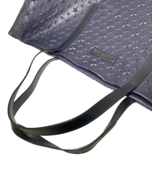 JIMMY CHOO（ジミーチュウ）JIMMY CHOO (ジミーチュウ) スターエンボス グレイニーレザー・トートバッグ ネイビーの古着・服飾アイテム