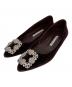 Manolo Blahnik（マノロブラニク）の古着「ハンギシビジューパンプス」｜ボルドー