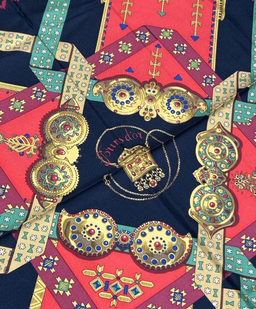 HERMES（エルメス）HERMES (エルメス) Carre 90/カレ 90/Brins d’or/金の若枝 ブラック×レッド サイズ:90の古着・服飾アイテム