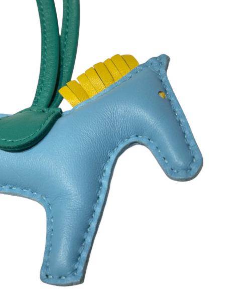 HERMES（エルメス）HERMES (エルメス) ロデオチャーム PM セレスト×ヴェールヴェロン×ジョーヌナプル サイズ:PMの古着・服飾アイテム