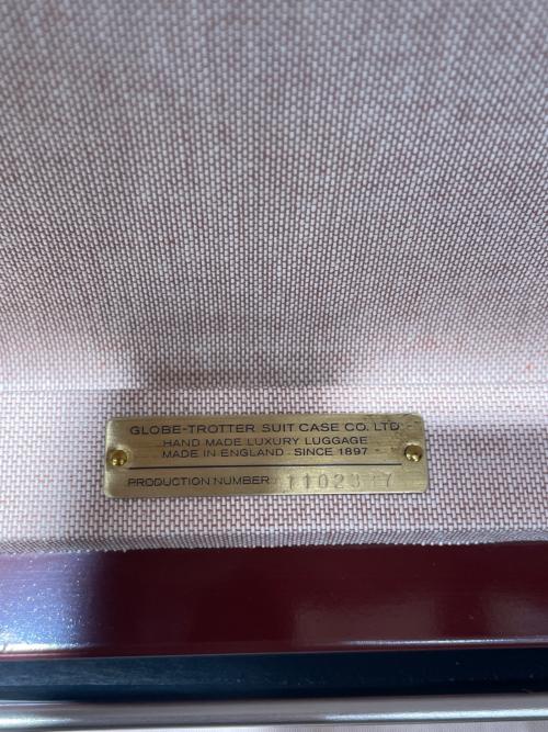 GLOBE-TROTTER（グローブトロッター）GLOBE-TROTTER (グローブトロッター) 2輪キャリーバッグ センテトリー Centenary ボルドーの古着・服飾アイテム