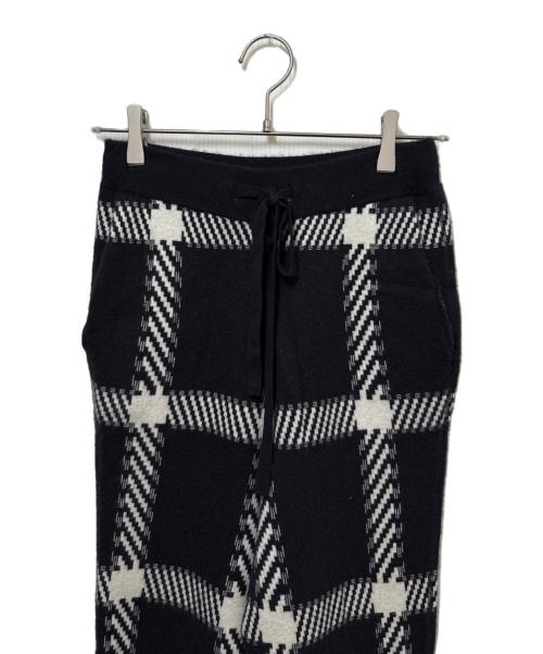 MYLAN（マイラン）MYLAN (マイラン) カシミヤニットフレアトップ/ジャガーニットパンツ （セットアップ） ホワイト×ブラック サイズ:freeの古着・服飾アイテム