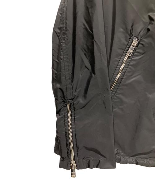 PRADA（プラダ）PRADA (プラダ) Triangle Plate Nylon Jacket/トライアングルプレートナイロンジャケット ブラック サイズ:36の古着・服飾アイテム