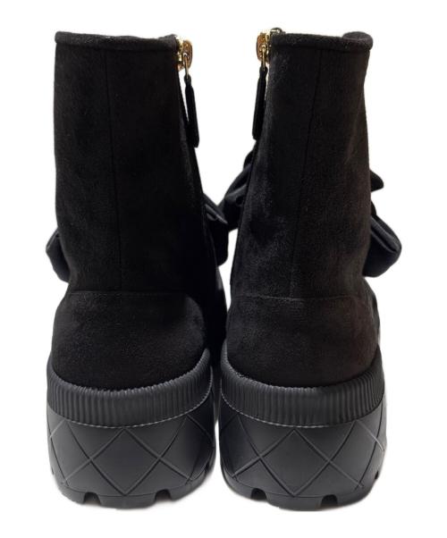 CHANEL（シャネル）CHANEL (シャネル) カメリアリボンサイドジップショートブーツ ブラック サイズ:38の古着・服飾アイテム