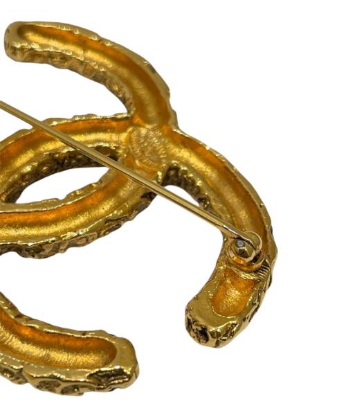 CHANEL（シャネル）CHANEL (シャネル) ココマーク溶岩ブローチ ゴールドの古着・服飾アイテム