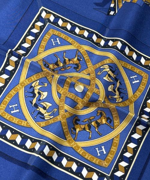HERMES（エルメス）HERMES (エルメス) Carre 45/カレ 45/METAMORPHOSE D`UN CARRE/メタモルフォーズ・ダン ブルー サイズ:45の古着・服飾アイテム