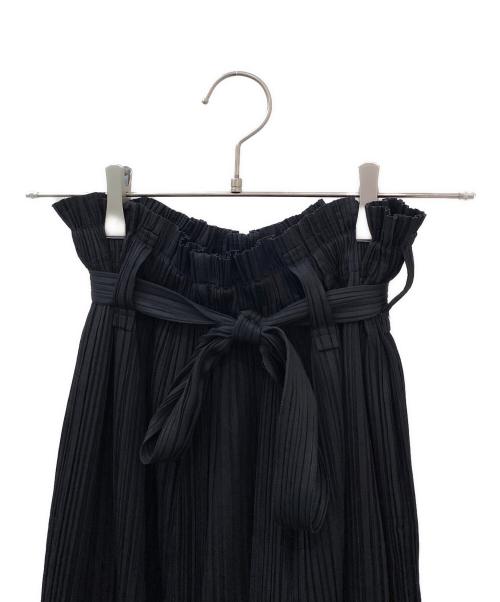 PLEATS PLEASE（プリーツプリーズ）PLEATS PLEASE (プリーツプリーズ) ベルト付きプリーツパンツ ブラック サイズ:3の古着・服飾アイテム