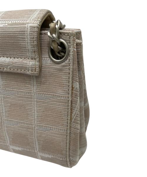 CHANEL（シャネル）CHANEL (シャネル) ニュートラベルラインチェーンショルダーバッグ ベージュ×シルバーの古着・服飾アイテム