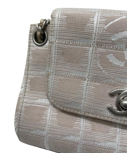 CHANEL（シャネル）CHANEL (シャネル) ニュートラベルラインチェーンショルダーバッグ ベージュ×シルバーの古着・服飾アイテム
