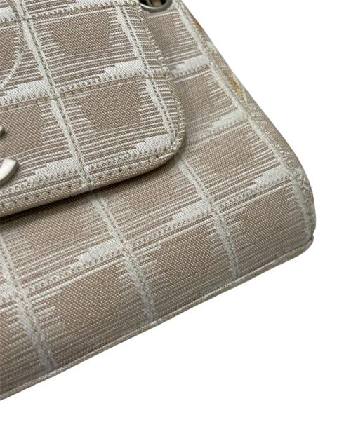 CHANEL（シャネル）CHANEL (シャネル) ニュートラベルラインチェーンショルダーバッグ ベージュ×シルバーの古着・服飾アイテム