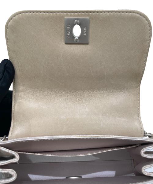 CHANEL（シャネル）CHANEL (シャネル) ニュートラベルラインチェーンショルダーバッグ ベージュ×シルバーの古着・服飾アイテム