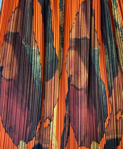 ISSEY MIYAKE（イッセイミヤケ）ISSEY MIYAKE (イッセイミヤケ) プリーツスカート オレンジ サイズ:Mの古着・服飾アイテム