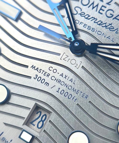 OMEGA（オメガ）Seamaster Diver 300M Co-Axial Master Chronometer シーマスター ダイバー300M コーアクシャル マスター クロノメーター Ref. 210.30.42.20.06.001 グレー文字盤の古着・服飾アイテム