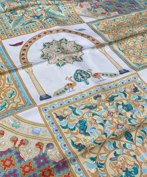 HERMES（エルメス）HERMES (エルメス) カレ90《CIELS BYZANTINS（ビザンチンの空）》 スカイブルーの古着・服飾アイテム