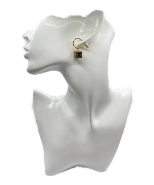 CHANEL（シャネル）CHANEL (シャネル) キューブピアス ゴールドの古着・服飾アイテム