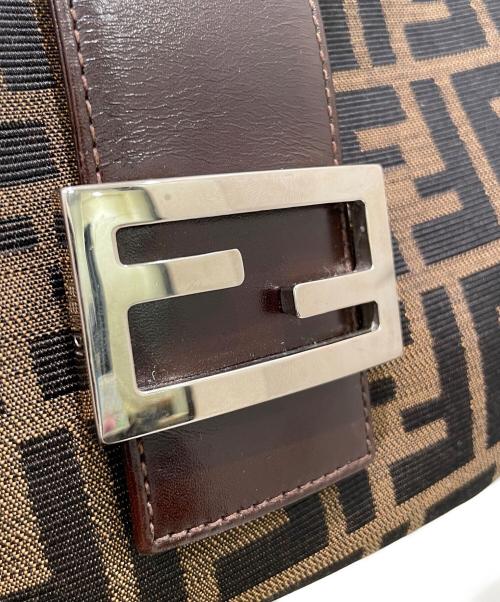 FENDI（フェンディ）FENDI (フェンディ) ズッカセミショルダーバッグ ブラウンの古着・服飾アイテム