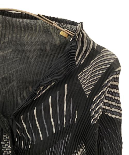 ISSEY MIYAKE（イッセイミヤケ）ISSEY MIYAKE (イッセイミヤケ) 長袖プリーツシャツ ブラック サイズ:2の古着・服飾アイテム