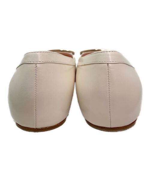 Roger Vivier（ロジェ ヴィヴィエ）Roger Vivier (ロジェ ヴィヴィエ) トランペットバレリーナ フラットシューズ ベージュ サイズ:36の古着・服飾アイテム