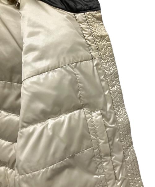 PRADA（プラダ）PRADA (プラダ) ロゴプレートダウンジャケット オリーブ サイズ:42の古着・服飾アイテム