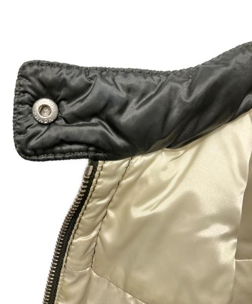 PRADA（プラダ）PRADA (プラダ) ロゴプレートダウンジャケット オリーブ サイズ:42の古着・服飾アイテム