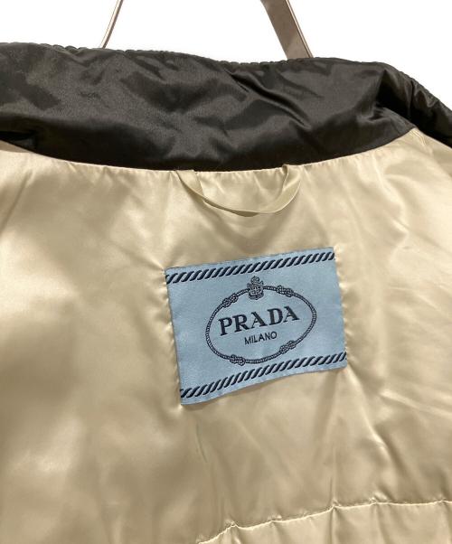PRADA（プラダ）PRADA (プラダ) ロゴプレートダウンジャケット オリーブ サイズ:42の古着・服飾アイテム
