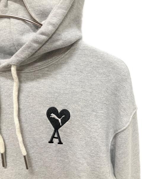 AMI PARIS（アミ パリス）AMI PARIS (アミ パリス) PUMA (プーマ) AMI PARIS × PUMA コラボ ロゴ プルオーバーパーカー グレー サイズ:Sの古着・服飾アイテム