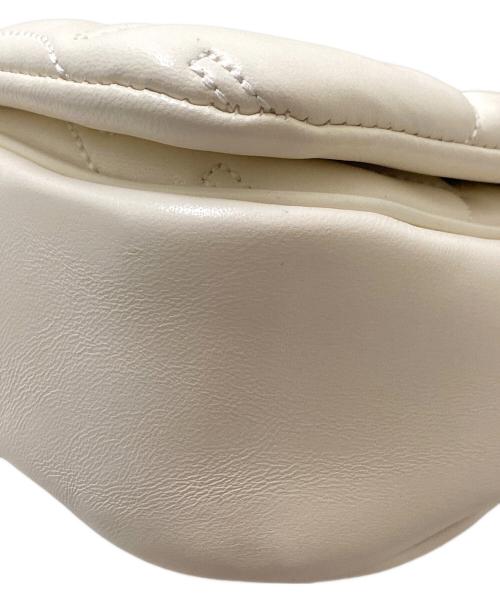 ALEXANDER McQUEEN（アレキサンダーマックイーン）ALEXANDER McQUEEN (アレキサンダーマックイーン) チェーンショルダーバッグ ホワイトの古着・服飾アイテム