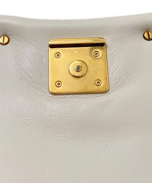 ALEXANDER McQUEEN（アレキサンダーマックイーン）ALEXANDER McQUEEN (アレキサンダーマックイーン) チェーンショルダーバッグ ホワイトの古着・服飾アイテム