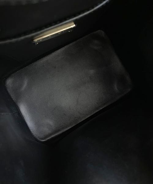 BVLGARI（ブルガリ）BVLGARI (ブルガリ) ビーゼロワン バケットバッグ アイボリー×ブラックの古着・服飾アイテム
