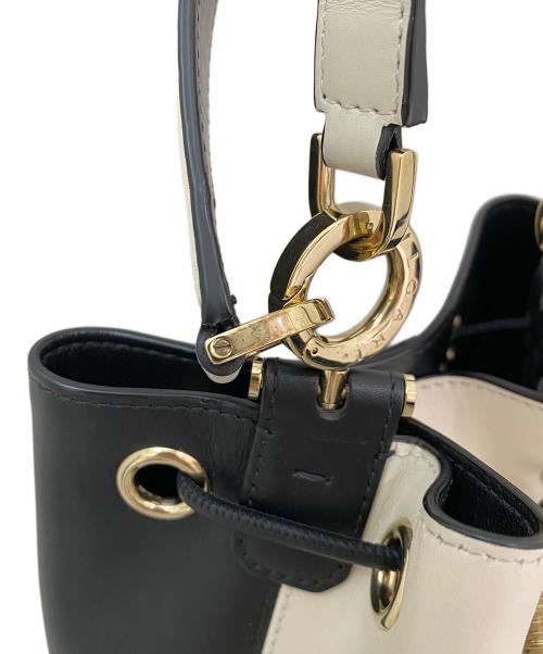 BVLGARI（ブルガリ）BVLGARI (ブルガリ) ビーゼロワン バケットバッグ アイボリー×ブラックの古着・服飾アイテム
