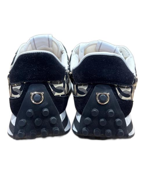 Salvatore Ferragamo（サルヴァトーレ フェラガモ）Salvatore Ferragamo (サルヴァトーレ フェラガモ) ガンチーニモノグラムローカットスニーカー ブラック×ホワイト サイズ:6の古着・服飾アイテム