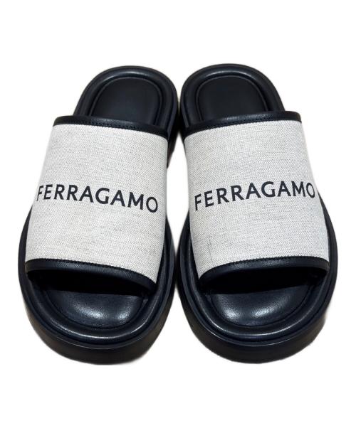 Salvatore Ferragamo（サルヴァトーレ フェラガモ）Salvatore Ferragamo (サルヴァトーレ フェラガモ) ロゴプリントサンダル ブラック サイズ:6の古着・服飾アイテム