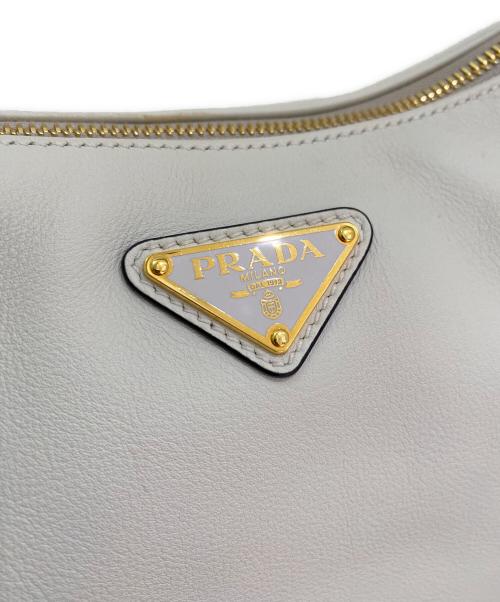 PRADA（プラダ）PRADA (プラダ) エメ ラージ ソフトグレインレザー ショルダーバッグ ホワイト サイズ:ラージの古着・服飾アイテム