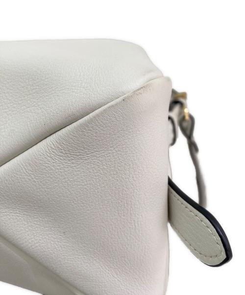 PRADA（プラダ）PRADA (プラダ) エメ ラージ ソフトグレインレザー ショルダーバッグ ホワイト サイズ:ラージの古着・服飾アイテム