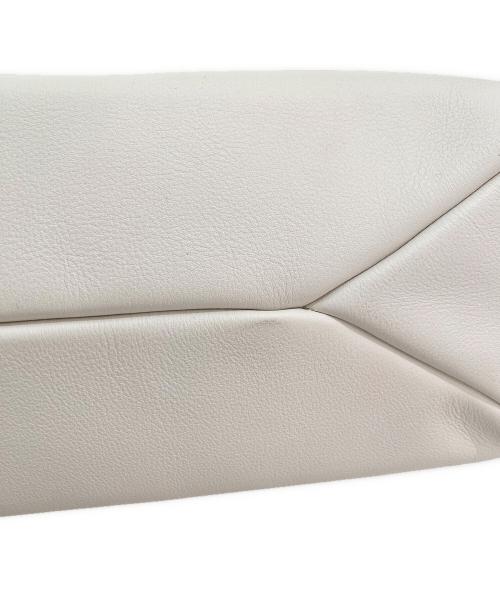 PRADA（プラダ）PRADA (プラダ) エメ ラージ ソフトグレインレザー ショルダーバッグ ホワイト サイズ:ラージの古着・服飾アイテム