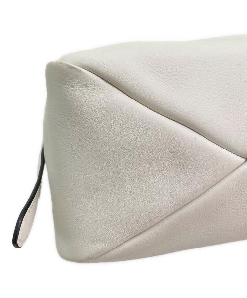 PRADA（プラダ）PRADA (プラダ) エメ ラージ ソフトグレインレザー ショルダーバッグ ホワイト サイズ:ラージの古着・服飾アイテム